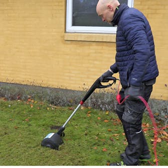 Mose i gressplenen: Etter hvert vil du oppleve at moseriven kjører enkelt over et område Mose i gressplenen: Etter hvert vil du oppleve at moseriven kjører enkelt over et område